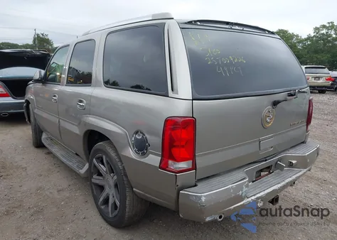 2003 Cadillac Escalade Standard z USA, uszkodzony, nr VIN 1GYEK63N13R313661